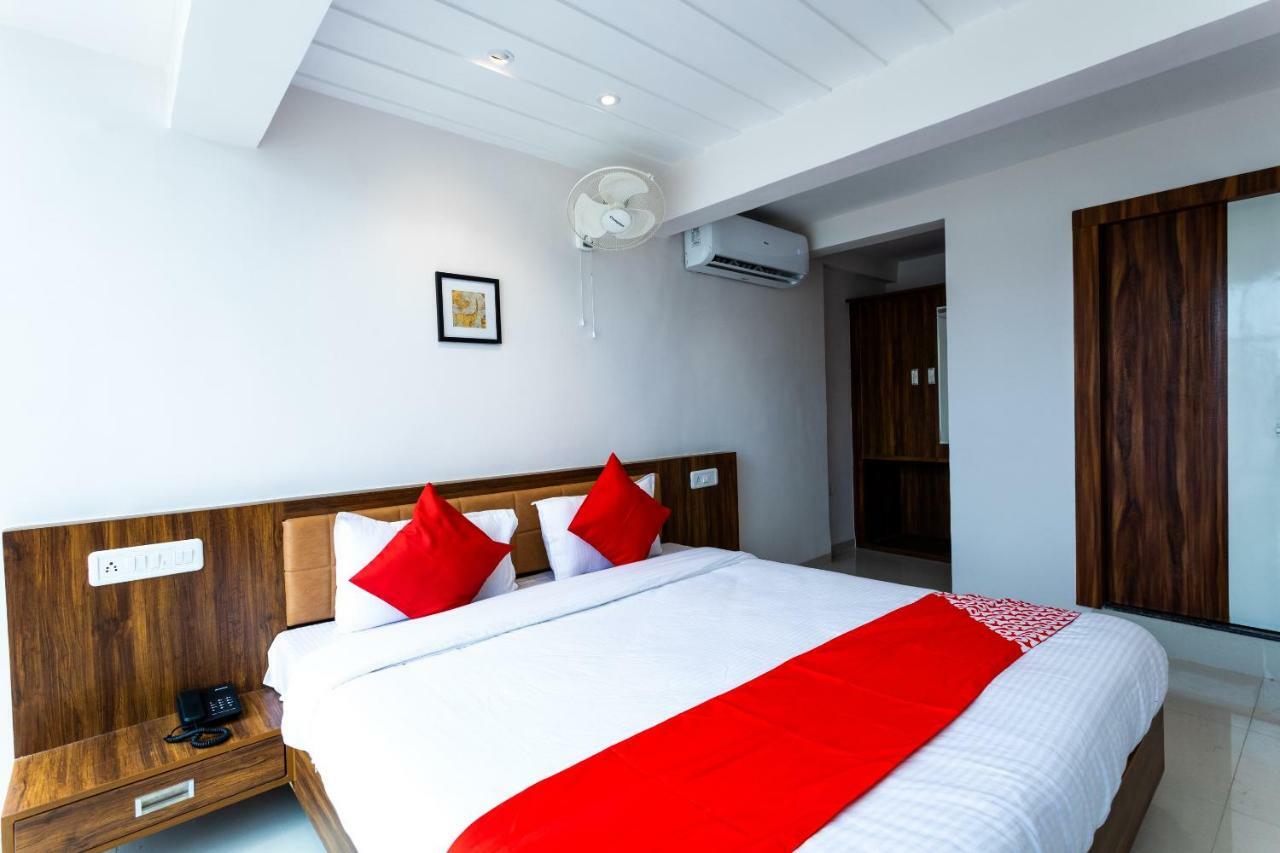 Oyo 29585 The Cliff Indore